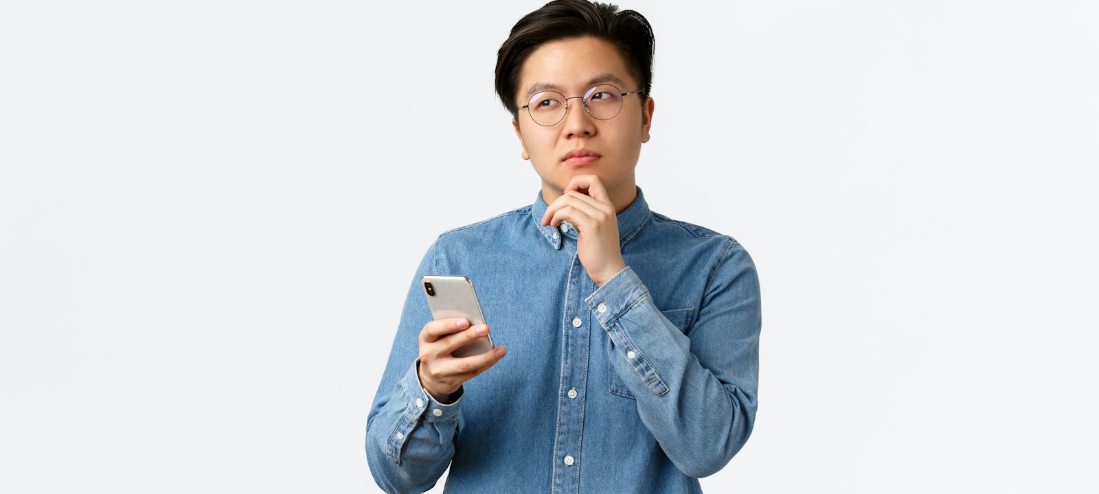 Person looking confused at a smartphone screen